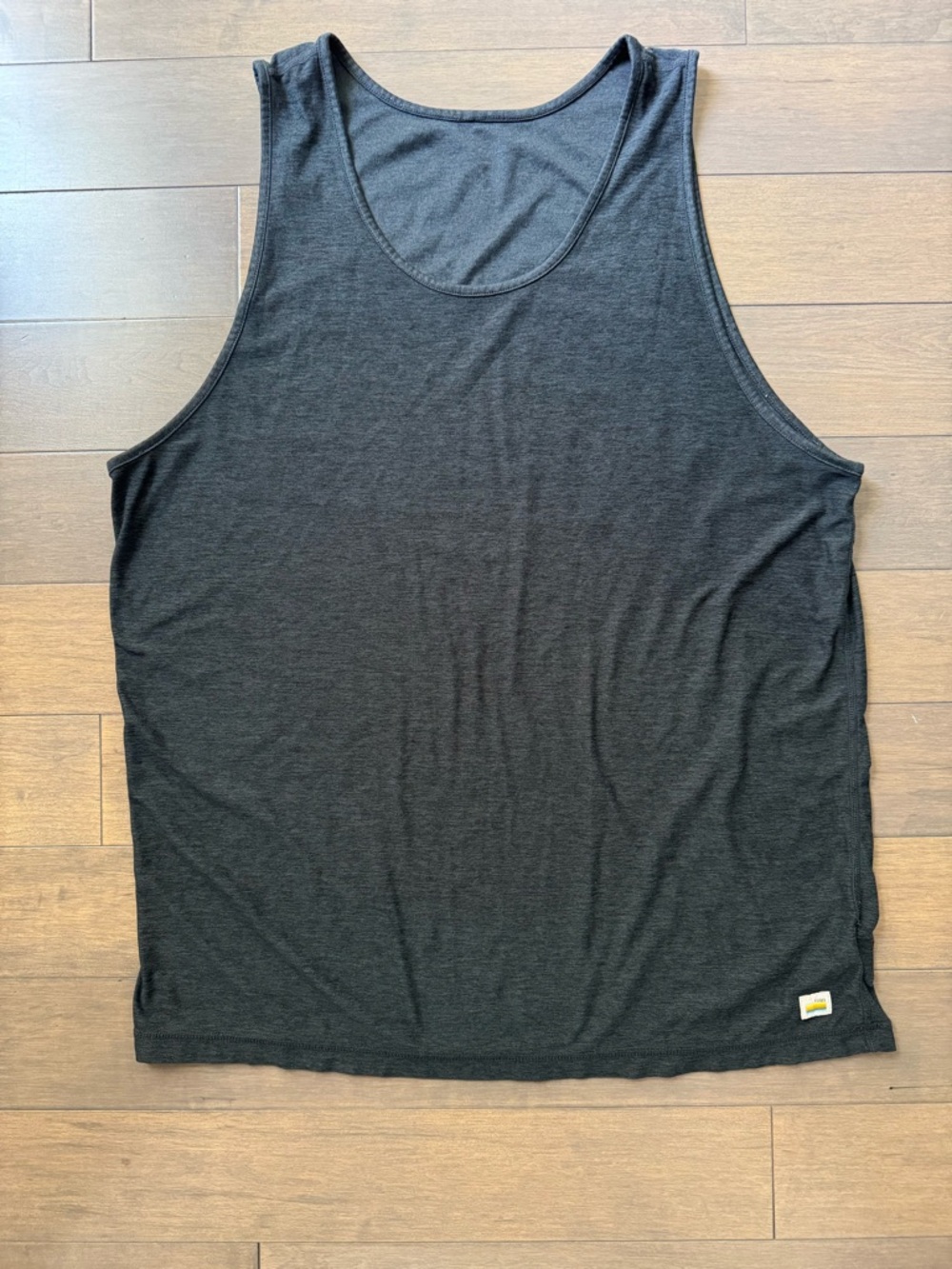Vuori Strato Tech Tank Size Medium Color: Charcoal Heather